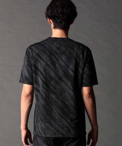 NICOLE CLUB FOR MEN（ニコルクラブフォーメン）の「【２５モデルEC限定再販売】ゼブラ柄スプレー風ぼかしプリントTシャツ（Tシャツ/カットソー・メンズ・チャコール/ライトグレー/ブルー系・MEDIUM/LARGE/X-LARGE）」の8枚目の写真