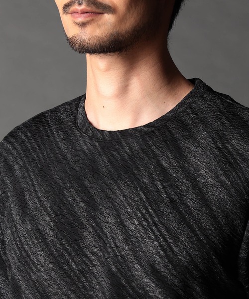 NICOLE CLUB FOR MEN（ニコルクラブフォーメン）の「【２５モデルEC限定再販売】ゼブラ柄スプレー風ぼかしプリントTシャツ（Tシャツ/カットソー・メンズ・チャコール/ライトグレー/ブルー系・MEDIUM/LARGE/X-LARGE）」の9枚目の写真