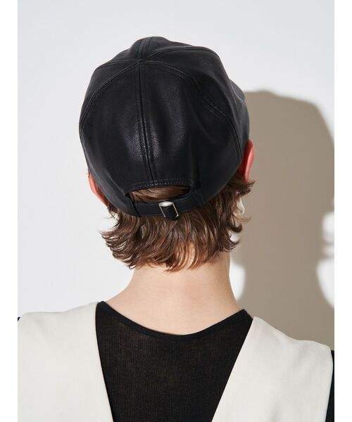 ELENDEEK(エレンディーク)の「フェイクレザーキャップ(キャップ・レディース・グレー/ブラック/モカ・FREE)」の5枚目の写真
