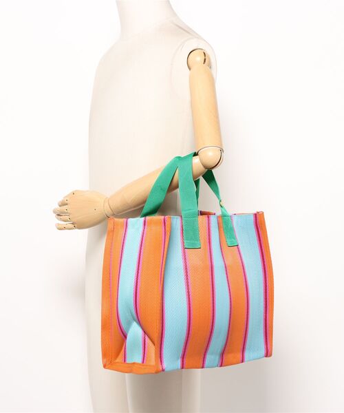 LILA&FLEUR(リラアンドフルール)の「Box Tote Bag(トートバッグ・レディース・サックスブルー系/オレンジ系その他/ホワイト×ブラック/イエロー× ブルー/ピンク系その他・ONE SIZE)」の11枚目の写真