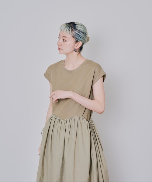 DOLLUPOOPS（ドールアップウップス）の「サイドギャザーボリュームスカートワンピース（ワンピース・レディース・ブラック/カーキ・38）」の13枚目の写真