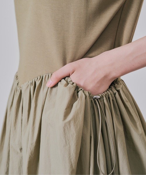 DOLLUPOOPS（ドールアップウップス）の「サイドギャザーボリュームスカートワンピース（ワンピース・レディース・ブラック/カーキ・38）」の17枚目の写真
