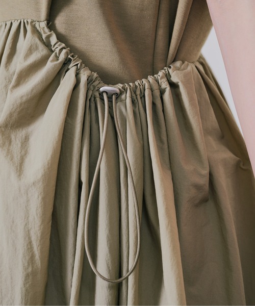 DOLLUPOOPS（ドールアップウップス）の「サイドギャザーボリュームスカートワンピース（ワンピース・レディース・ブラック/カーキ・38）」の18枚目の写真