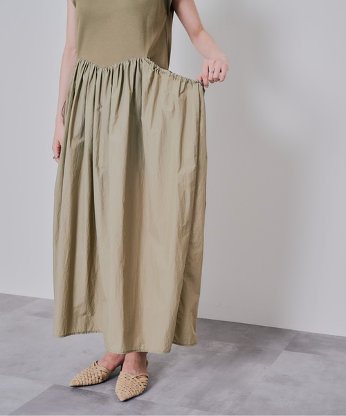 DOLLUPOOPS（ドールアップウップス）の「サイドギャザーボリュームスカートワンピース（ワンピース・レディース・ブラック/カーキ・38）」の19枚目の写真