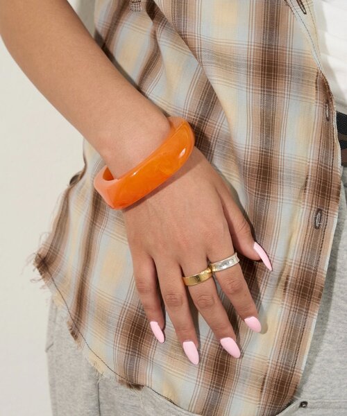 WHO'S WHO gallery（フーズフーギャラリー）の「ワイドバングル（バングル/リストバンド・レディース・ブラウン/オフホワイト/クリア/オレンジ・FREE）」の18枚目の写真
