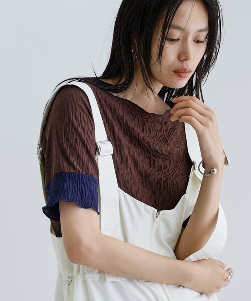 GALLEST(ギャレスト)の「【一部店舗限定】バイカラープリーツカットソー(Tシャツ/カットソー・レディース・アイボリー/ブラック/ダークブラウン/チャコールグレー・38)」の4枚目の写真