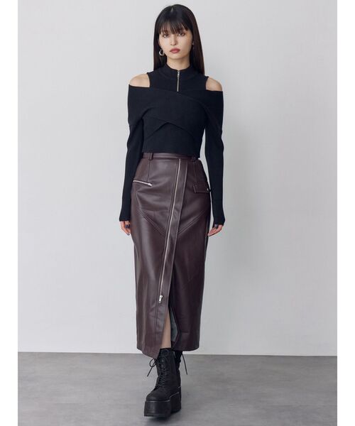 MURUA（ムルーア）の「ZIPスリットフェイクレザースカート（スカート・レディース・ボルドー/アイボリー/ブラック・1/2）」の4枚目の写真