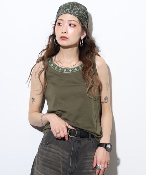 Quelle Chance(ケルシャンス)の「ビース×刺繍使いタンクトップ(タンクトップ・レディース・チャコールグレー/マスタード/カーキ・M/L)」の11枚目の写真