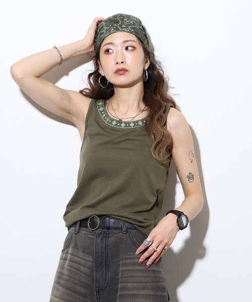 Quelle Chance(ケルシャンス)の「ビース×刺繍使いタンクトップ(タンクトップ・レディース・チャコールグレー/マスタード/カーキ・M/L)」の9枚目の写真