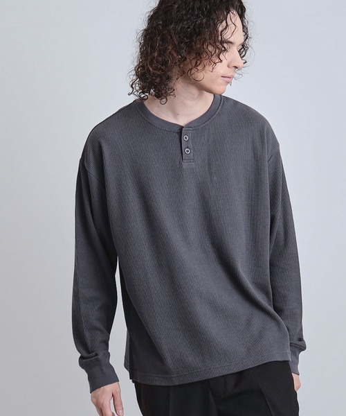 tk.TAKEO KIKUCHI（ティーケータケオキクチ）の「ワッフルヘンリーカットソー（Tシャツ/カットソー・メンズ・アイボリー/ブラック/チャコールグレー/ホワイト・02/03/04）」の4枚目の写真