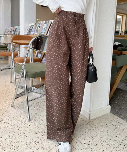 Ada.(エイダ)の「小花柄 ワイド ストレートパンツ(その他パンツ・レディース・ブラウン/アイボリー・M/L)」の18枚目の写真