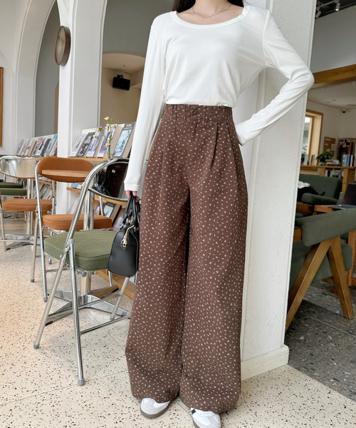 Ada.(エイダ)の「小花柄 ワイド ストレートパンツ(その他パンツ・レディース・ブラウン/アイボリー・M/L)」の19枚目の写真