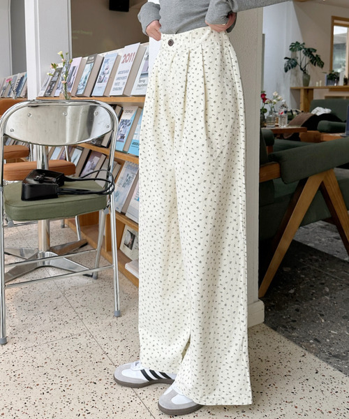 Ada.(エイダ)の「小花柄 ワイド ストレートパンツ(その他パンツ・レディース・ブラウン/アイボリー・M/L)」の4枚目の写真