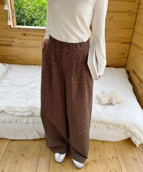 Ada.(エイダ)の「小花柄 ワイド ストレートパンツ(その他パンツ・レディース・ブラウン/アイボリー・M/L)」の16枚目の写真