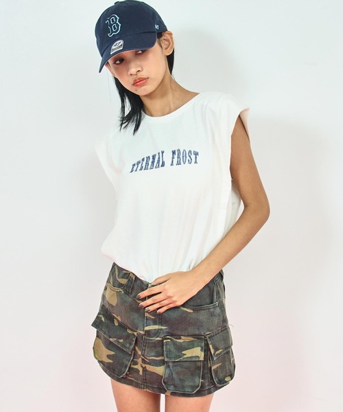 ANAP(アナップ)の「ツアー プリント ヴィンテージ風 オーバー タンクトップ(タンクトップ・レディース・ダークグレー/ブラウン/オフホワイト・FREE)」の2枚目の写真