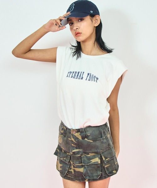 ANAP(アナップ)の「ツアー プリント ヴィンテージ風 オーバー タンクトップ(タンクトップ・レディース・ダークグレー/ブラウン/オフホワイト・FREE)」の4枚目の写真