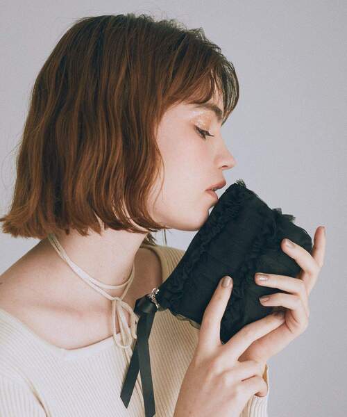 Maison de FLEUR（メゾンドフルール）の「チュールフリルポーチ