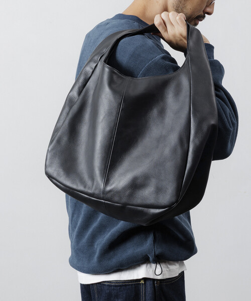 Firsthand(ファーストハンド)の「Firsthand/ファーストハンド Leather Handbag / ワンハンドルハンドバッグ / 牛革 / 撥水レザー / A4収納可能(トートバッグ・メンズ・ブラック・ONE SIZE)」の2枚目の写真