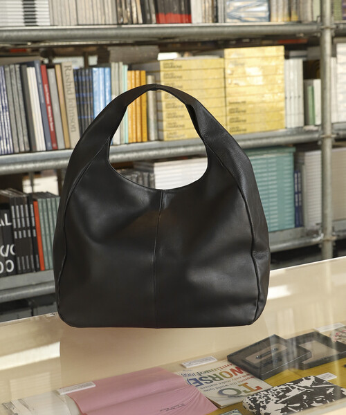 Firsthand(ファーストハンド)の「Firsthand/ファーストハンド Leather Handbag / ワンハンドルハンドバッグ / 牛革 / 撥水レザー / A4収納可能(トートバッグ・メンズ・ブラック・ONE SIZE)」の4枚目の写真
