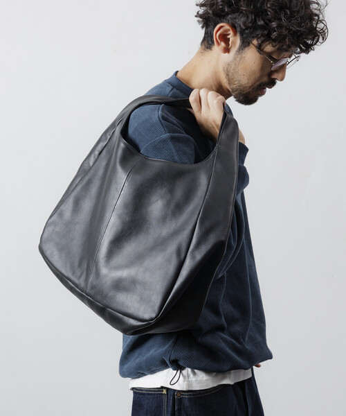 Firsthand(ファーストハンド)の「Firsthand/ファーストハンド Leather Handbag / ワンハンドルハンドバッグ / 牛革 / 撥水レザー / A4収納可能(トートバッグ・メンズ・ブラック・ONE SIZE)」の13枚目の写真