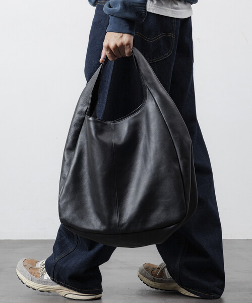 Firsthand(ファーストハンド)の「Firsthand/ファーストハンド Leather Handbag / ワンハンドルハンドバッグ / 牛革 / 撥水レザー / A4収納可能(トートバッグ・メンズ・ブラック・ONE SIZE)」の17枚目の写真