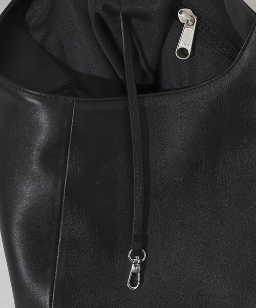 Firsthand(ファーストハンド)の「Firsthand/ファーストハンド Leather Handbag / ワンハンドルハンドバッグ / 牛革 / 撥水レザー / A4収納可能(トートバッグ・メンズ・ブラック・ONE SIZE)」の22枚目の写真