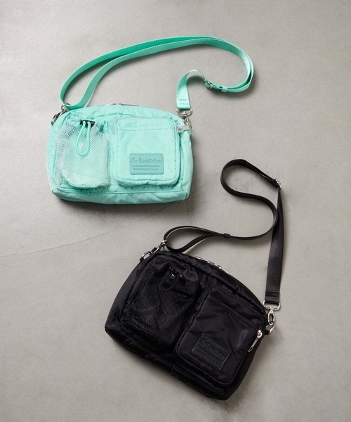 a.v.v（アーヴェヴェ）の「[KIDS]【大人気！追加生産】ペットボトル収納可能】アクティブショルダー（ショルダーバッグ・キッズ・ブラック/ダークインディゴブルー・120）」の2枚目の写真