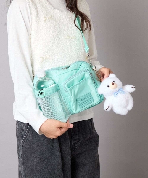 a.v.v（アーヴェヴェ）の「[KIDS]【大人気！追加生産】ペットボトル収納可能】アクティブショルダー（ショルダーバッグ・キッズ・ブラック/ダークインディゴブルー・120）」の3枚目の写真