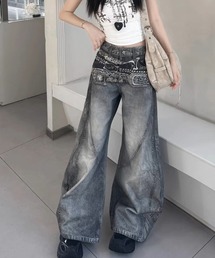 ARULE（アルール）の「A'GEM/9 × .kom 『ARULE/アルール』ヴィンテージウエストプリントワイドデニムパンツ（デニムパンツ）」