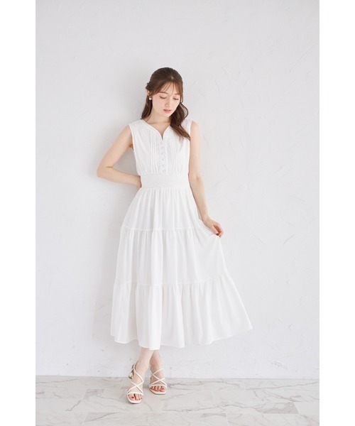 tocco closet(トッコ クローゼット)の「くるみ飾り釦付きピンタック×シャーリングティアードワンピース(ワンピース・レディース・カーキ/オフホワイト/ブラウン/ネイビー/ミント・M)」の6枚目の写真