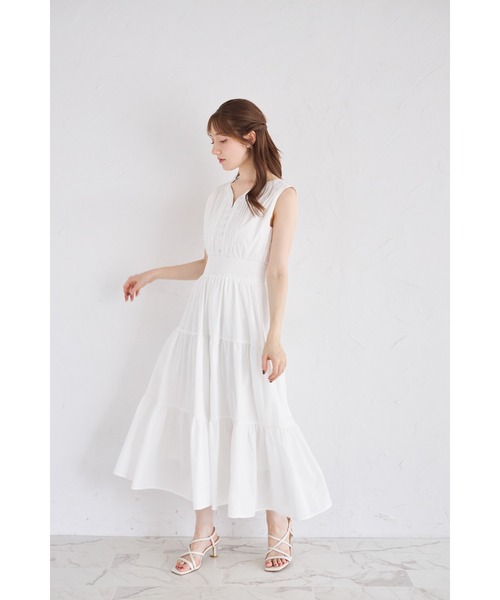 tocco closet(トッコ クローゼット)の「くるみ飾り釦付きピンタック×シャーリングティアードワンピース(ワンピース・レディース・カーキ/オフホワイト/ブラウン/ネイビー/ミント・M)」の7枚目の写真