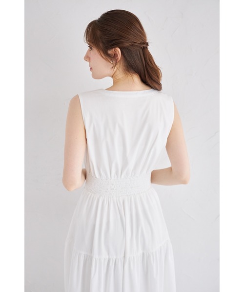 tocco closet(トッコ クローゼット)の「くるみ飾り釦付きピンタック×シャーリングティアードワンピース(ワンピース・レディース・カーキ/オフホワイト/ブラウン/ネイビー/ミント・M)」の15枚目の写真