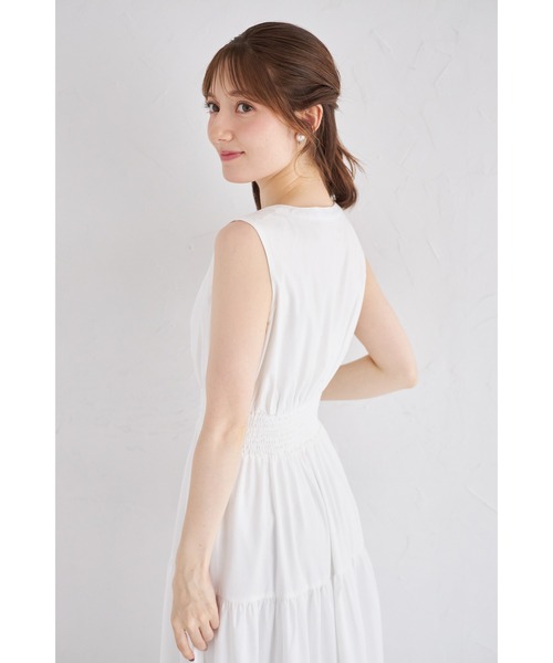 tocco closet(トッコ クローゼット)の「くるみ飾り釦付きピンタック×シャーリングティアードワンピース(ワンピース・レディース・カーキ/オフホワイト/ブラウン/ネイビー/ミント・M)」の14枚目の写真