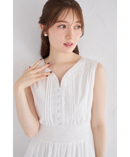 tocco closet(トッコ クローゼット)の「くるみ飾り釦付きピンタック×シャーリングティアードワンピース(ワンピース・レディース・カーキ/オフホワイト/ブラウン/ネイビー/ミント・M)」の13枚目の写真