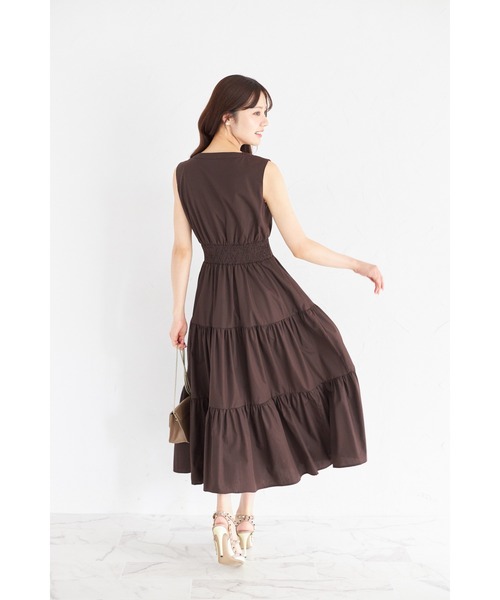 tocco closet(トッコ クローゼット)の「くるみ飾り釦付きピンタック×シャーリングティアードワンピース(ワンピース・レディース・カーキ/オフホワイト/ブラウン/ネイビー/ミント・M)」の18枚目の写真