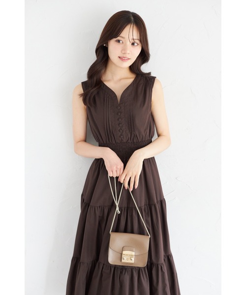 tocco closet(トッコ クローゼット)の「くるみ飾り釦付きピンタック×シャーリングティアードワンピース(ワンピース・レディース・カーキ/オフホワイト/ブラウン/ネイビー/ミント・M)」の19枚目の写真