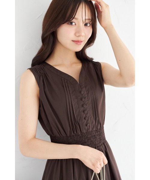tocco closet(トッコ クローゼット)の「くるみ飾り釦付きピンタック×シャーリングティアードワンピース(ワンピース・レディース・カーキ/オフホワイト/ブラウン/ネイビー/ミント・M)」の21枚目の写真