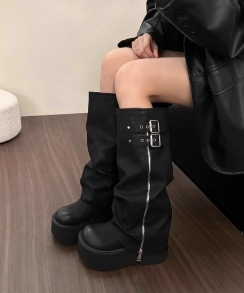 lilful(リルフル)の「Y2K サイドジッパー ダブルベルト 厚底ブーツ(ブーツ・レディース・ブラック/ブラウン・M/L)」の2枚目の写真