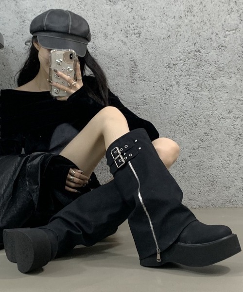 lilful（リルフル）の「Y2K サイドジッパー ダブルベルト 厚底ブーツ