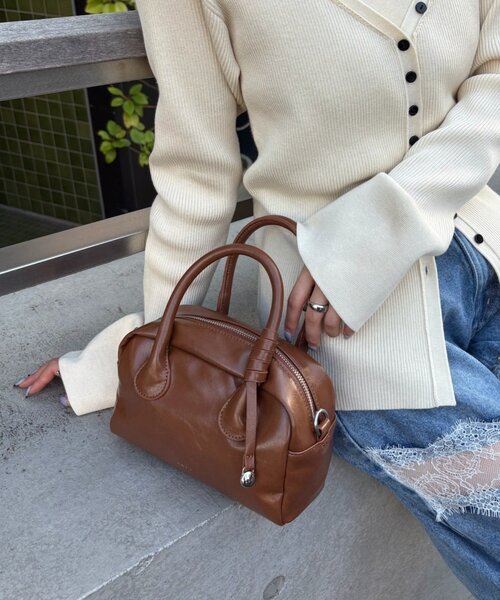 mystic（ミスティック）の「loti サークルプレート付きスクエアボストンBAG（ボストンバッグ・レディース・ブラック/キャメル・ONE SIZE）」の2枚目の写真