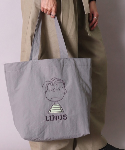 PEANUTS（ピーナッツ）の「(ACT)【PEANUTS】アップリケ 刺繍 ナイロン トートバッグ（トートバッグ・レディース・ミント/ブラック/サックスブルー/スモークピンク/グレー・ONE SIZE）」の2枚目の写真