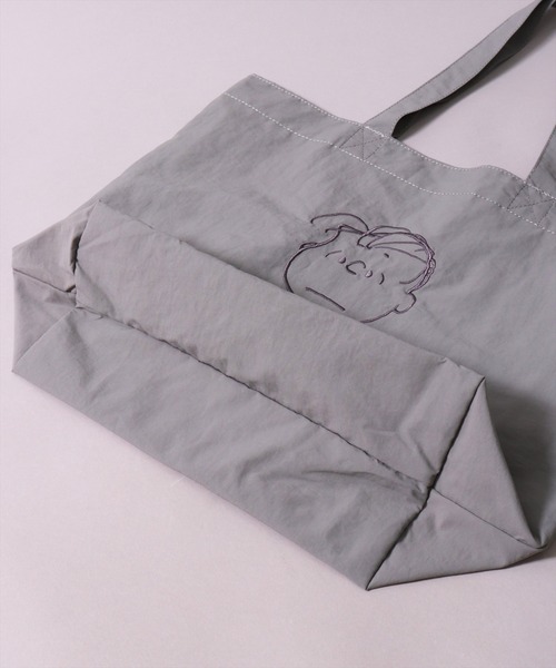 PEANUTS（ピーナッツ）の「(ACT)【PEANUTS】アップリケ 刺繍 ナイロン トートバッグ（トートバッグ・レディース・ミント/ブラック/サックスブルー/スモークピンク/グレー・ONE SIZE）」の18枚目の写真