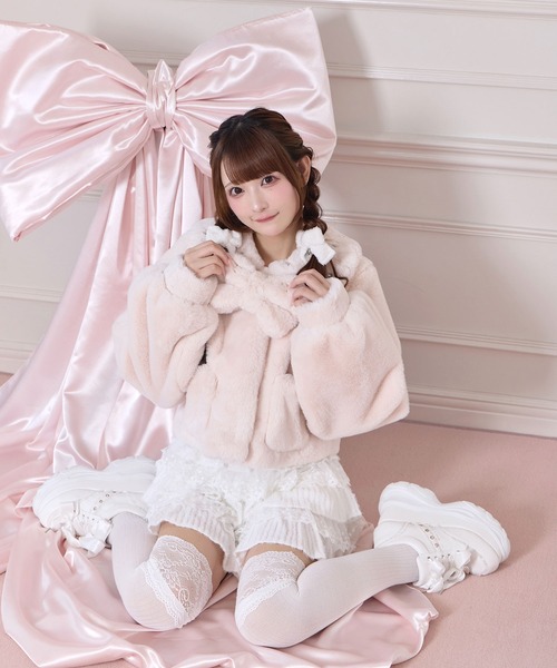 Honey Cinnamon（ハニーシナモン）の「ビジュー衿エコファーリボンコート（その他アウター・レディース・ピンク/ホワイト・FREE）」の18枚目の写真