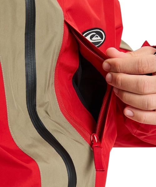 Quiksilver（クイックシルバー）の「HIGH ALTITUDE GORE-TEX/クイックシルバーゴアテックススキースノーボードウェア(ジャケット)（マウンテンパーカー・メンズ・レッド/ベージュ・X-LARGE/LARGE/MEDIUM/SMALL）」の3枚目の写真