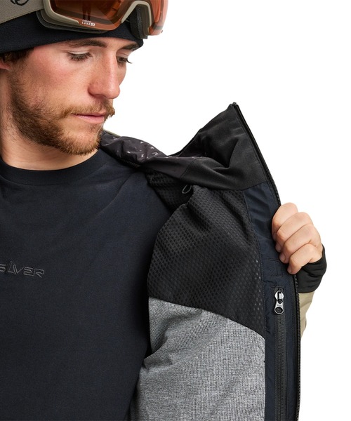 Quiksilver（クイックシルバー）の「HIGH ALTITUDE GORE-TEX/クイックシルバーゴアテックススキースノーボードウェア(ジャケット)（マウンテンパーカー・メンズ・レッド/ベージュ・X-LARGE/LARGE/MEDIUM/SMALL）」の13枚目の写真