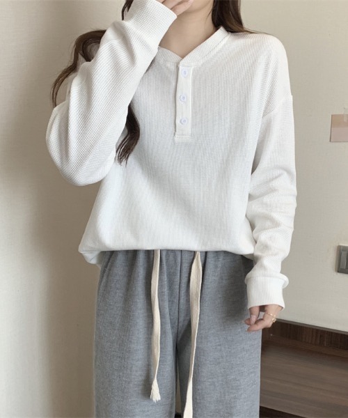 SHEPP(シープ)の「ルーズワッフルヘンリーネックロンT(Tシャツ/カットソー・レディース・ホワイト/ブラック/グレー・L/M)」の4枚目の写真