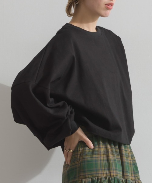 enhaut(アンオート)の「OE天竺 ワイドボリューム クロップド Tシャツ ロンT 長袖(Tシャツ/カットソー・レディース・ブラック/杢グレー/ブルー/レッド・FREE)」の6枚目の写真