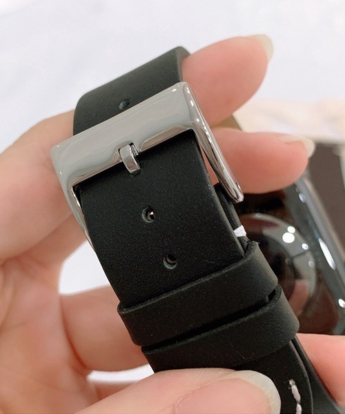 Fun & Daily(ファンアンドデイリー)の「Cow Leather Apple Watch Band / アップルウオッチ(デジタル腕時計・メンズ・ブラック/ライトブラウン・A/B)」の4枚目の写真