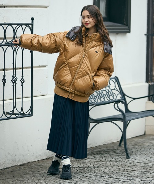 LACOSTE(ラコステ)の「オーバーサイズ撥水ナイロンダウンジャケット / フード取り外し可(ダウンジャケット/コート・レディース・キャメル・36/34/40/38)」の21枚目の写真