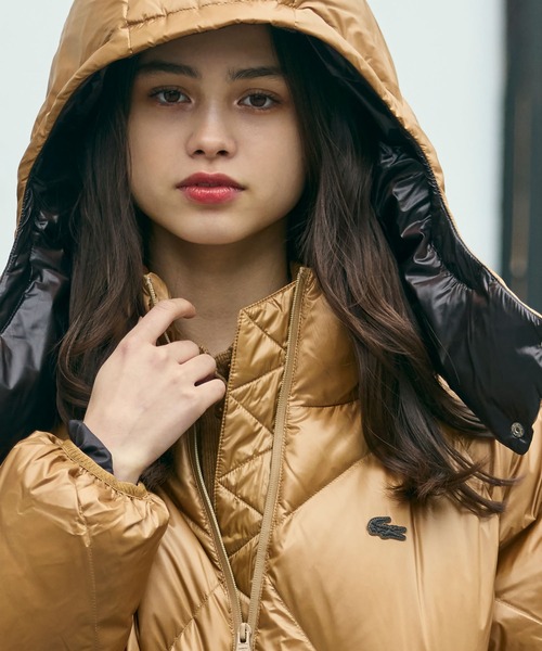 LACOSTE(ラコステ)の「オーバーサイズ撥水ナイロンダウンジャケット / フード取り外し可(ダウンジャケット/コート・レディース・キャメル・36/34/40/38)」の14枚目の写真